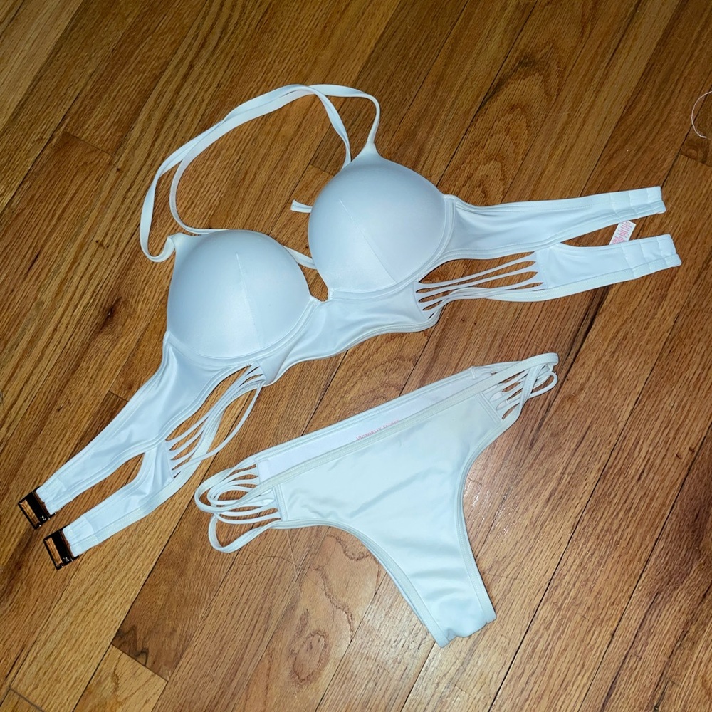 Victorias Secret bombshell swim !